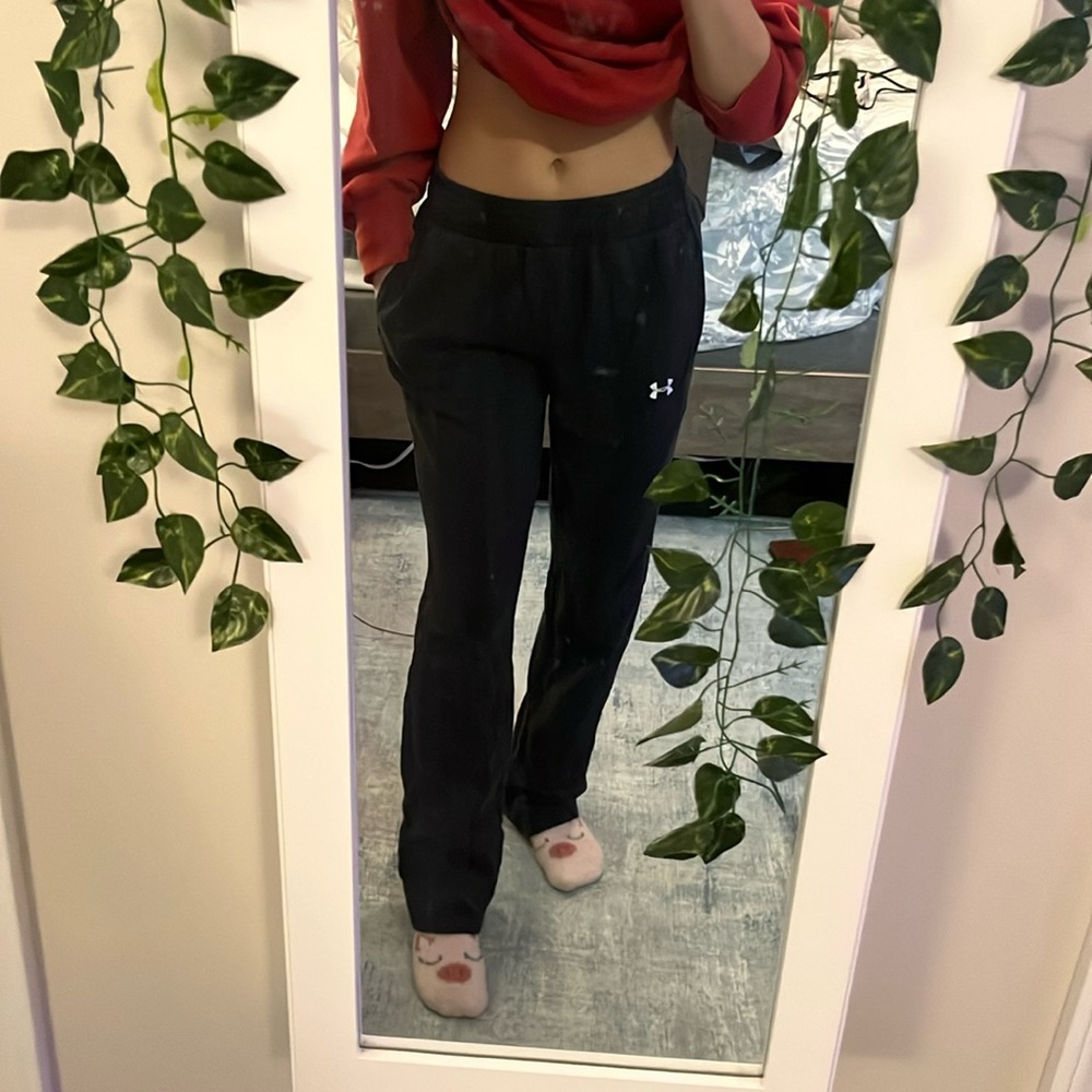 Black women/men’s under armor sweats, size S